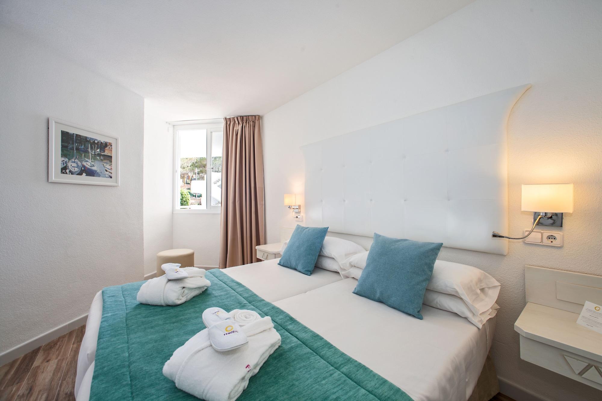Fergus Style Cala Blanca Suites Santa Ponsa Exterior photo