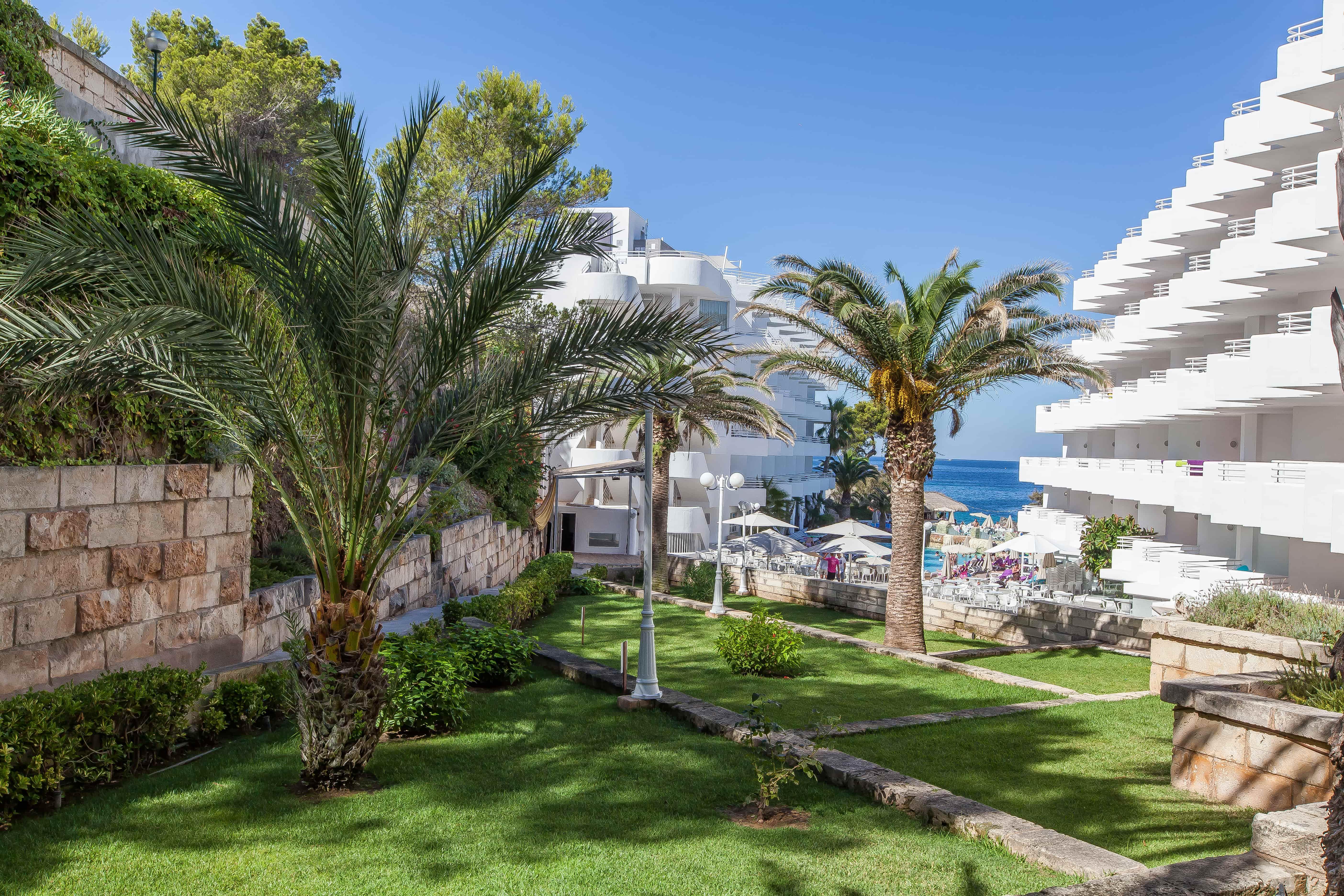 Fergus Style Cala Blanca Suites Santa Ponsa Exterior photo
