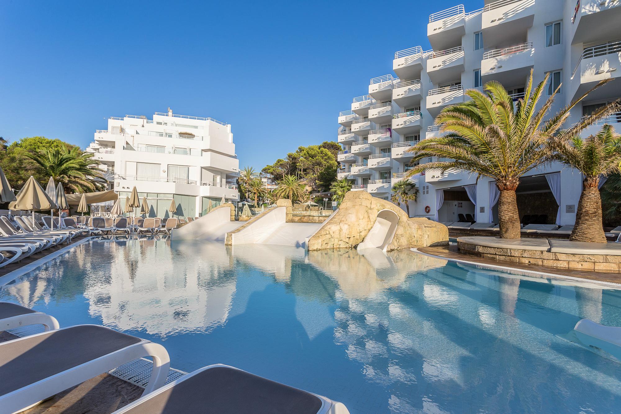 Fergus Style Cala Blanca Suites Santa Ponsa Exterior photo