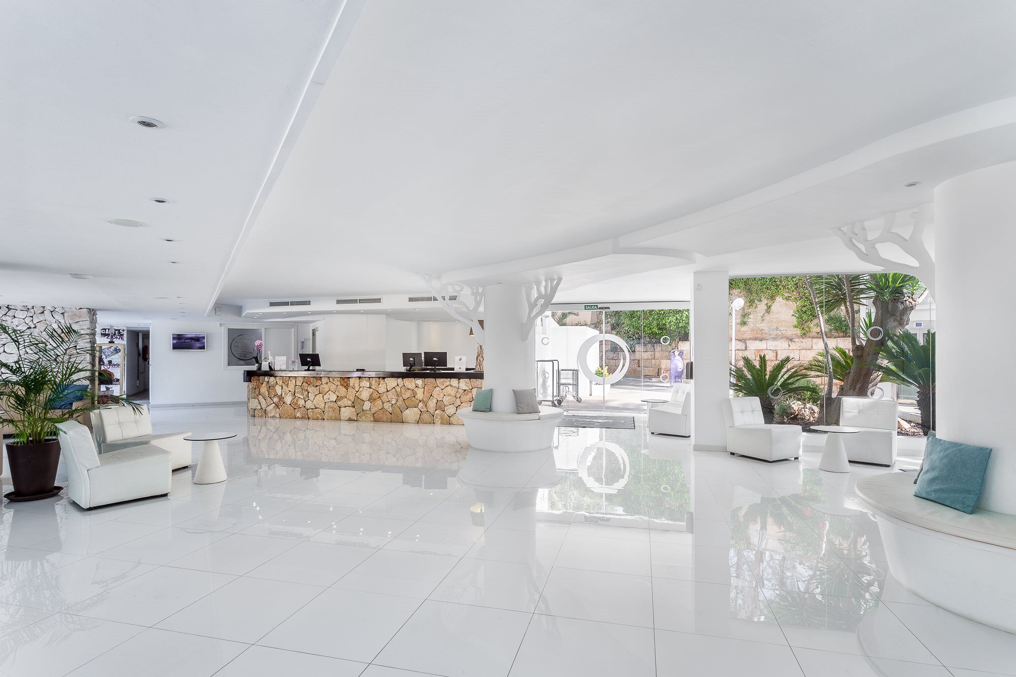 Fergus Style Cala Blanca Suites Santa Ponsa Exterior photo