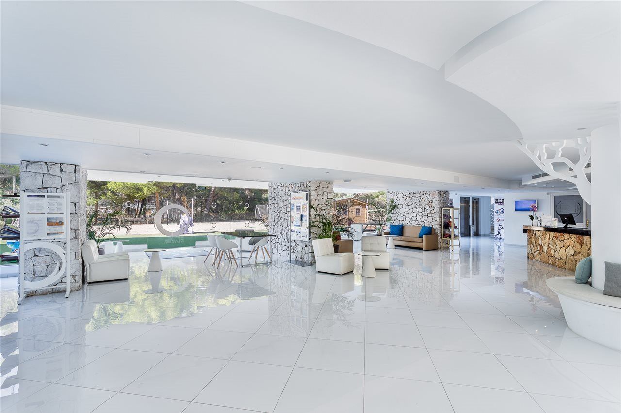 Fergus Style Cala Blanca Suites Santa Ponsa Exterior photo