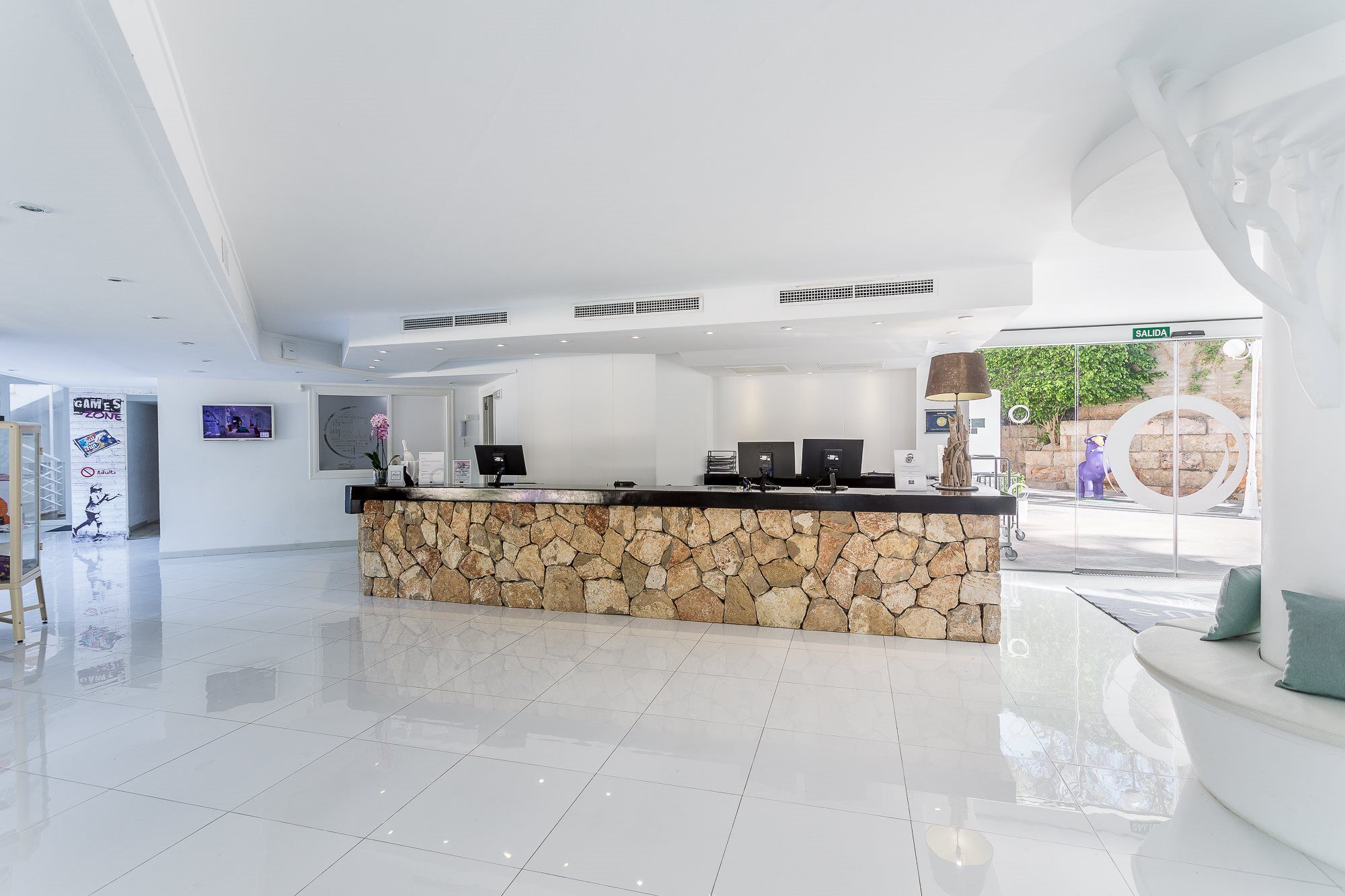 Fergus Style Cala Blanca Suites Santa Ponsa Exterior photo
